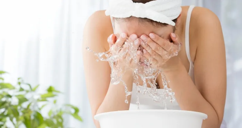 soins-du-visage-6-erreurs-a-ne-pas-commettre-en-vous-lavant-le-visage