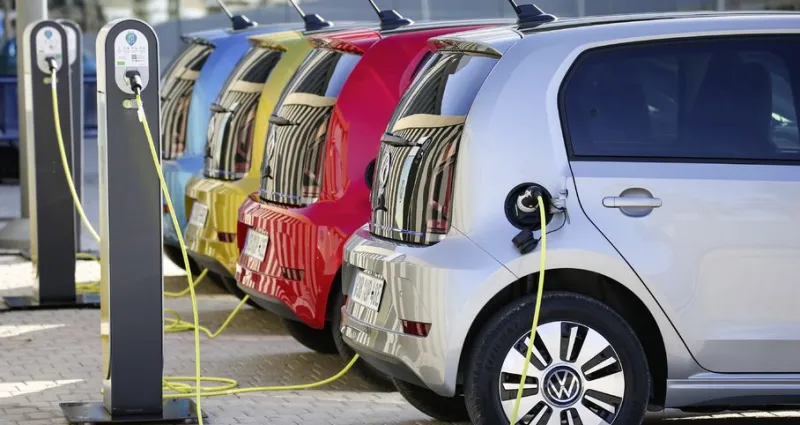voitures-electrique-elon-musk-voit-la-premiere-tesla-100-autonome-au-point-plus-tard-cette-annee