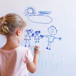 mon-enfant-a-dessine-sur-les-murs-voici-comment-nettoyer-les-taches