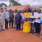 yorobodi-les-populations-reconnaissantes-a-luc-aye-apres-l-inauguration-de-nouvelles-salles-de-classe