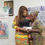 solidarite-la-ministre-belmonde-dogo-seche-les-larmes-des-familles-sinistrees-de-yopougon