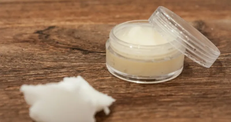 baumes-a-levres-4-manieres-prodigieuses-de-les-utiliser-autrement