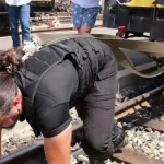 france-cet-homme-a-tire-un-train-de-39-tonnes-avec-ses-cheveux