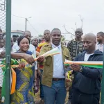 grand-bassam-le-maire-jean-louis-moulot-offre-un-complexe-sportif-au-quartier-congo