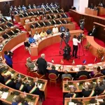 modification-de-la-constitution-parlementaires-pdci-et-rhdp-adoptent-a-une-majorite-ecrasante-le-projet-de-loi