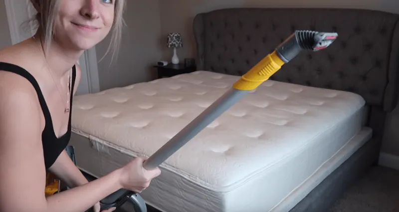 matelas-3-astuces-a-la-portee-de-tous-pour-bien-les-nettoyer