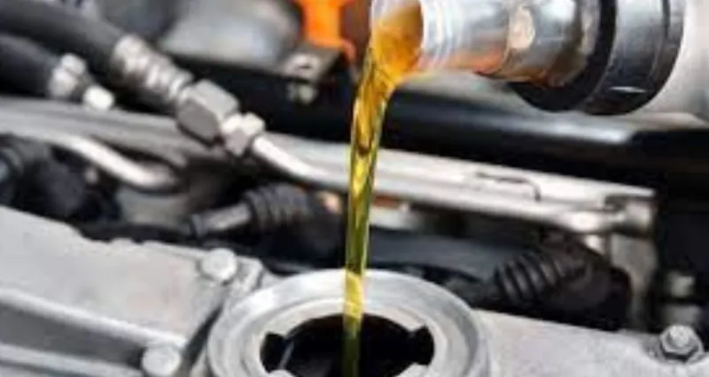 automobile-voici-pourquoi-vous-devez-verifier-l-etat-de-l-huile-de-votre-vehicule