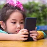 smartphone-la-chine-veut-limiter-l-usage-des-smartphones-pour-les-enfants-a-deux-heures-quotidiennes