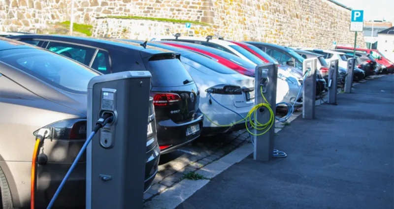 voitures-electriques-comment-preserver-l-energie-des-batteries-pendant-la-canicule