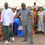 municipales-2023-a-tiassale-le-ministre-amedee-kouakou-confie-la-candidature-d-alpha-sanogo-aux-populations