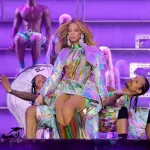 usa-pour-2-heures-de-retard-sur-son-show-beyonce-paie-le-transport-retour-de-ses-fans-a-hauteur-100-000-dollars