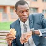 l-art-de-manger-lentement-une-cle-ignoree-pour-une-meilleure-sante