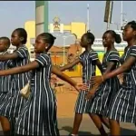 education-burkina-faso-adopte-le-faso-dan-fani-comme-nouvelle-tenue-scolaire-pour-la-rentree-prochaine