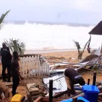 grand-bassam-le-maire-interdit-l-acces-aux-plages-en-raison-des-grandes-marees