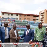 universite-alassane-ouattara-de-bouake-jacques-assahore-offre-250-matelas-et-des-numeraires-aux-etudiants