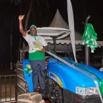 filiere-palmier-a-huile-le-meilleur-planteur-de-l-annee-jean-paul-kla-gagne-un-tracteur-de-95-chevaux