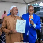 koumassi-cisse-bacongo-remet-598-attestations-de-propriete-aux-habitants-du-quartier-houphouet-boigny