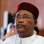 coup-d-etat-au-niger-pourquoi-des-chefs-d-etat-de-la-cedeao-soupconnent-l-ex-president-mohamadou-issoufou