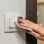 interrupteur-astuces-pour-les-nettoyer-et-le-rendre-comme-neuf