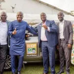 rhdp-plateau-fabrice-sawegnon-offre-un-vehicule-a-la-direction-locale-de-son-parti