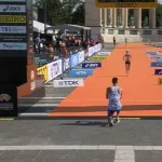 mondiaux-d-athletisme-en-quete-de-medaille-elle-recoit-plutot-une-demande-en-mariage-a-la-ligne-d-arrivee