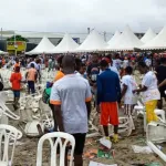 incidents-au-meeting-de-cisse-bacongo-a-koumassi-le-maire-fait-une-severe-mise-en-garde-contre-les-microbes