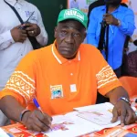 municipales-a-adjame-le-candidat-farikou-soumahoro-dedicace-son-livre-programme