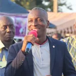 bouafle-municipales-2023-le-candidat-hyppolite-n-guessan-termine-sa-campagne-par-le-porte-a-porte