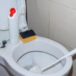 des-toilettes-bouchees-voici-comment-les-deboucher-avec-du-produit-vaisselle