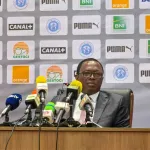 cote-d-ivoire-quelques-heures-apres-le-scandale-du-stade-ebimpe-le-ministre-des-sports-danho-paulin-decore
