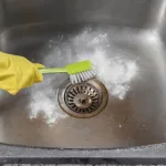 entretien-l-evier-4-astuces-geniales-contre-le-calcaire-sur-un-evier-en-inox