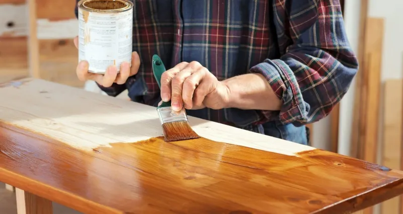 bon-a-savoir-2-astuces-faciles-et-naturelles-pour-teindre-le-bois