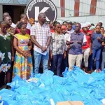 beoumi-environ-5000-kits-scolaires-a-des-employes-d-une-entreprise-et-a-des-eleves-du-lycee-moderne