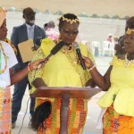 maouloud-mme-boni-tano-n-guessan-maire-de-gueyo-communie-avec-les-fideles-musulmans-de-la-commune