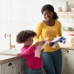 taches-menageres-decouvrez-l-age-ideal-pour-initier-vos-enfants
