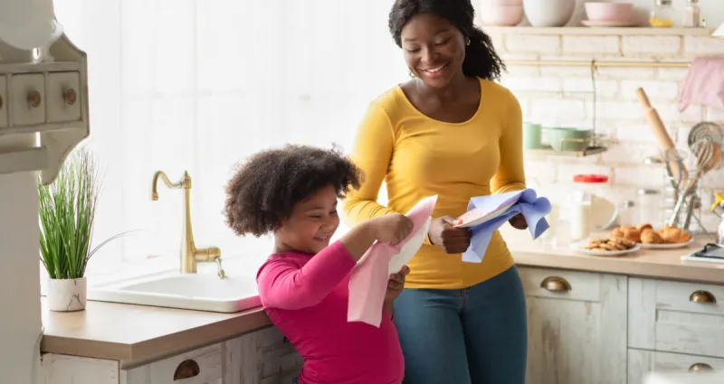 taches-menageres-decouvrez-l-age-ideal-pour-initier-vos-enfants