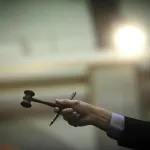 ce-couple-de-retraites-cede-un-masque-africain-pour-150-euros-et-decouvre-qu-il-a-ete-revendu-pour-4-2-millions