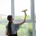 nettoyage-des-vitres-4-astuces-infaillibles-pour-un-resultat-impeccable
