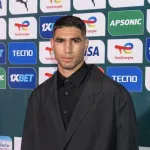 tirage-au-sort-can-2023-fashion-police-le-joueur-hakimi-ose-une-veste-oversize-monochrome-qui-defraie-la-chronique