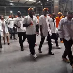 bonoua-franck-kessie-et-sa-fondation-visitent-une-usine-en-compagnie-des-responsables-et-du-personnel