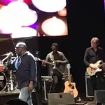 spectacle-concert-inedit-de-john-kyffy-au-palais-de-la-culture-les-fans-en-extase