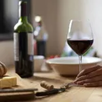 bouteille-de-vin-3-astuces-pour-ouvrir-une-bouteille-de-vin-sans-tire-bouchon-vous-n-en-croirez-pas-vos-yeux