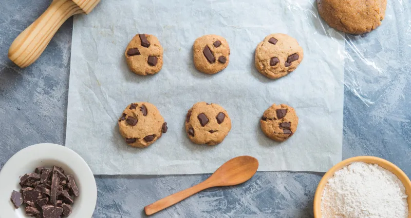 la-fin-du-papier-sulfurise-decouvrez-4-astuces-insolites-pour-une-cuisine-zero-dechet