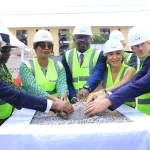 plateau-le-ministere-de-la-construction-et-la-direction-d-une-banque-posent-la-1ere-pierre-de-son-second-siege