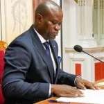 gabon-l-evolution-vestimentaire-du-president-de-la-transition-brice-oligui-nguema-abondamment-commentee