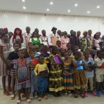 caravane-scolaire-tous-a-l-ecole-des-kits-scolaires-distribues-aux-eleves-de-la-commune-d-abobo