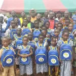 namane-issia-l-union-des-jeunes-offre-des-kits-scolaires-aux-meilleurs-eleves-de-la-localite