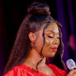 showbiz-roseline-layo-prepare-une-surprise-de-taille-a-ses-fans-en-cette-fin-d-annee