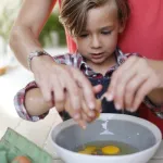 alimentation-les-3-recettes-et-aliments-a-base-d-oeufs-qui-mettent-en-danger-la-sante-des-jeunes-enfants