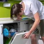 lave-vaisselle-4-secrets-pour-eliminer-les-odeurs-nauseabondes-de-votre-lave-vaisselle